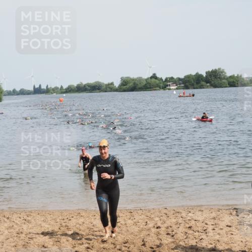 21.06.2025 - 27. Vierlanden-Triathlon MichiJ http://msf.ph/oto/8011459 15.06.2026 10:14:03 Schwimmen 472, 475, 632 meine-sportfotos.de