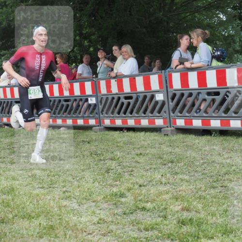 21.06.2025 - 27. Vierlanden-Triathlon KatJ http://msf.ph/oto/8011460 15.06.2025 13:06:00 Ziel 692 meine-sportfotos.de