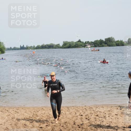 21.06.2025 - 27. Vierlanden-Triathlon MichiJ http://msf.ph/oto/8011469 15.06.2026 10:14:03 Schwimmen 472, 475, 632 meine-sportfotos.de