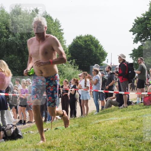15.06.2025 - 27. Vierlanden-Triathlon KatJ http://msf.ph/oto/8011475 15.06.2025 10:13:34 Schwimmen 623 meine-sportfotos.de