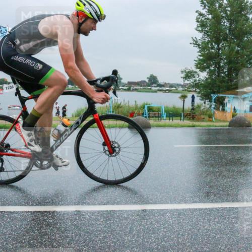 21.06.2025 - 27. Vierlanden-Triathlon H.Heesch http://msf.ph/oto/8011489 15.06.2025 14:00:24 Radfahren 1236 meine-sportfotos.de