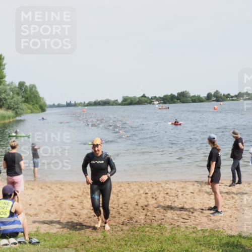 21.06.2025 - 27. Vierlanden-Triathlon MichiJ http://msf.ph/oto/8011512 15.06.2026 10:14:04 Schwimmen 472, 475, 632 meine-sportfotos.de