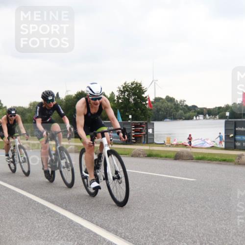 21.06.2025 - 27. Vierlanden-Triathlon H.Heesch http://msf.ph/oto/8011513 15.06.2025 13:08:48 Radfahren 1082, 1083, 1084 meine-sportfotos.de