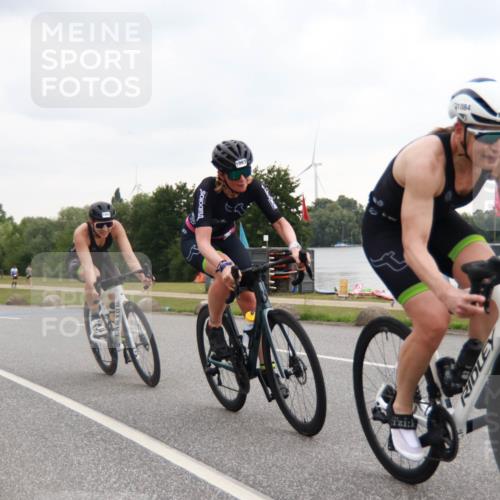21.06.2025 - 27. Vierlanden-Triathlon H.Heesch http://msf.ph/oto/8011528 15.06.2025 13:08:48 Radfahren 1082, 1083, 1084 meine-sportfotos.de