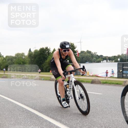 21.06.2025 - 27. Vierlanden-Triathlon H.Heesch http://msf.ph/oto/8011543 15.06.2025 13:08:48 Radfahren 1082, 1083, 1084 meine-sportfotos.de