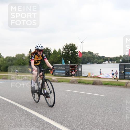 21.06.2025 - 27. Vierlanden-Triathlon H.Heesch http://msf.ph/oto/8011556 15.06.2025 13:08:52 Radfahren 886, 1082, 1083, 1084 meine-sportfotos.de