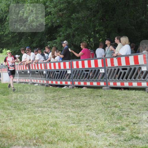 21.06.2025 - 27. Vierlanden-Triathlon KatJ http://msf.ph/oto/8011564 15.06.2025 13:06:24 Ziel 127 meine-sportfotos.de