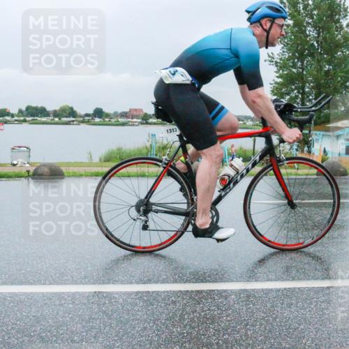 21.06.2025 - 27. Vierlanden-Triathlon H.Heesch http://msf.ph/oto/8011569 15.06.2025 14:01:48 Radfahren 1313 meine-sportfotos.de