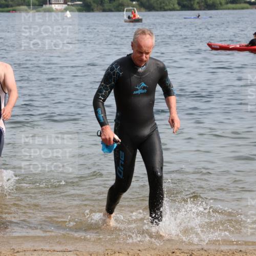 15.06.2025 - 27. Vierlanden-Triathlon Lena Gebhardt http://msf.ph/oto/8011570 15.06.2025 10:08:29 Schwimmen 387, 454, 469 meine-sportfotos.de