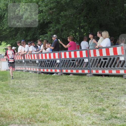 21.06.2025 - 27. Vierlanden-Triathlon KatJ http://msf.ph/oto/8011571 15.06.2025 13:06:24 Ziel 127 meine-sportfotos.de