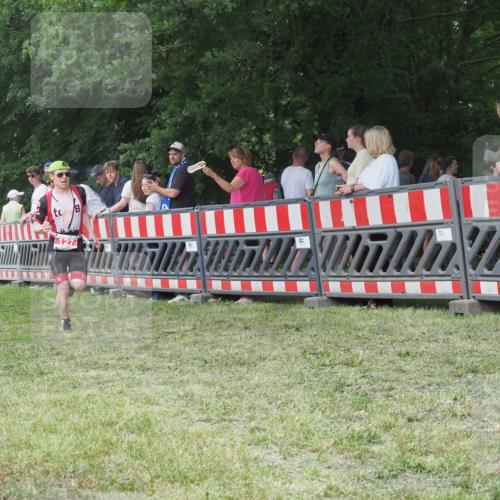 21.06.2025 - 27. Vierlanden-Triathlon KatJ http://msf.ph/oto/8011579 15.06.2025 13:06:25 Ziel 127 meine-sportfotos.de