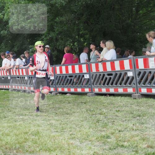 21.06.2025 - 27. Vierlanden-Triathlon KatJ http://msf.ph/oto/8011589 15.06.2025 13:06:26 Ziel 127 meine-sportfotos.de