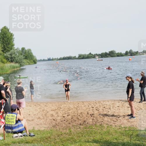 21.06.2025 - 27. Vierlanden-Triathlon MichiJ http://msf.ph/oto/8011590 15.06.2026 10:14:08 Schwimmen 475, 632 meine-sportfotos.de
