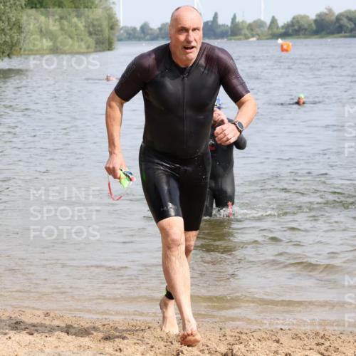 15.06.2025 - 27. Vierlanden-Triathlon Lena Gebhardt http://msf.ph/oto/8011593 15.06.2025 10:08:31 Schwimmen 380, 387, 437, 454, 469 meine-sportfotos.de