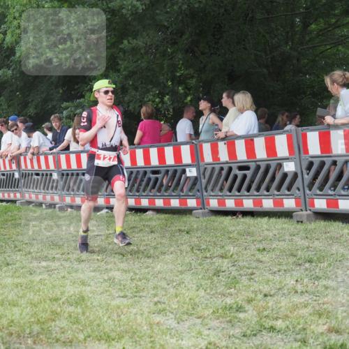 21.06.2025 - 27. Vierlanden-Triathlon KatJ http://msf.ph/oto/8011596 15.06.2025 13:06:26 Ziel 127 meine-sportfotos.de