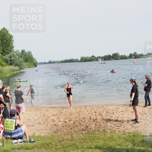21.06.2025 - 27. Vierlanden-Triathlon MichiJ http://msf.ph/oto/8011607 15.06.2026 10:14:09 Schwimmen 475, 632 meine-sportfotos.de