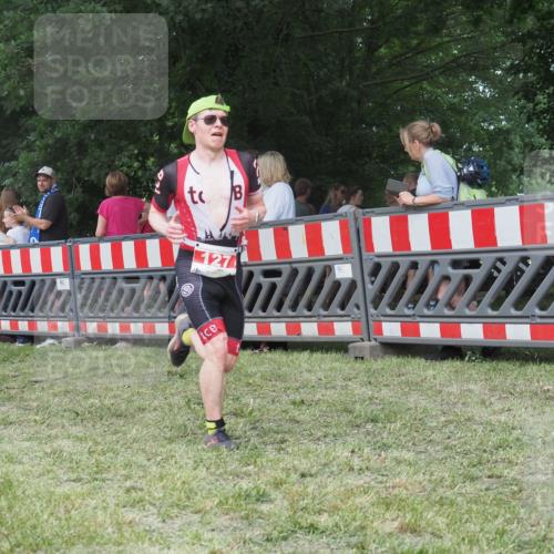 21.06.2025 - 27. Vierlanden-Triathlon KatJ http://msf.ph/oto/8011615 15.06.2025 13:06:26 Ziel 127 meine-sportfotos.de