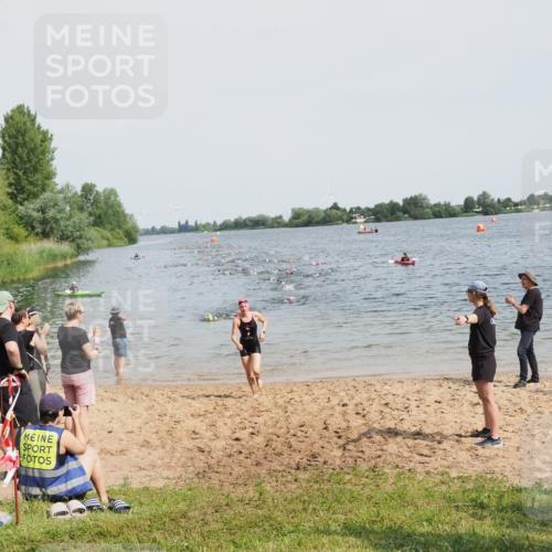 21.06.2025 - 27. Vierlanden-Triathlon MichiJ http://msf.ph/oto/8011616 15.06.2026 10:14:09 Schwimmen 475, 632 meine-sportfotos.de