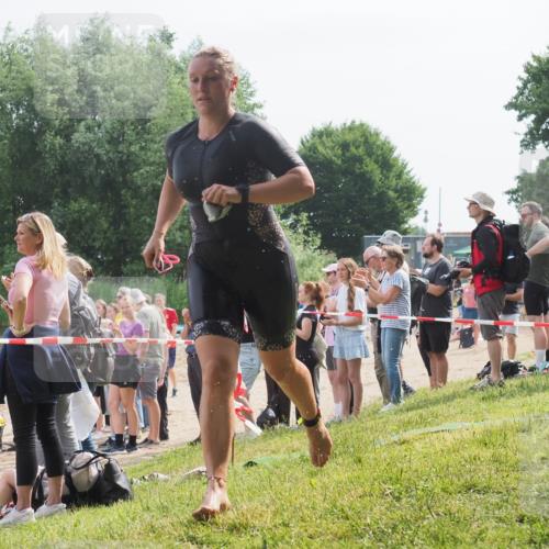 15.06.2025 - 27. Vierlanden-Triathlon KatJ http://msf.ph/oto/8011625 15.06.2025 10:13:43 Schwimmen 545, 585, 622 meine-sportfotos.de