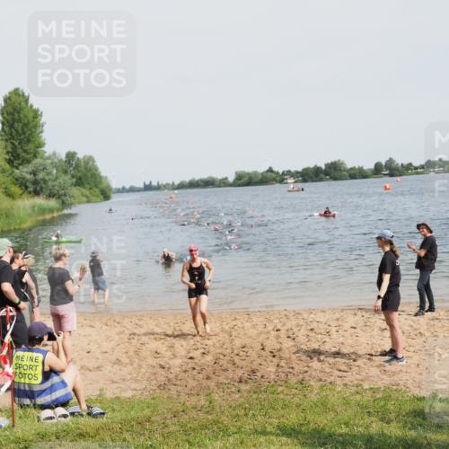 21.06.2025 - 27. Vierlanden-Triathlon MichiJ http://msf.ph/oto/8011632 15.06.2026 10:14:10 Schwimmen 475, 632 meine-sportfotos.de