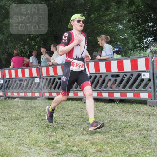 21.06.2025 - 27. Vierlanden-Triathlon KatJ http://msf.ph/oto/8011633 15.06.2025 13:06:27 Ziel 127 meine-sportfotos.de