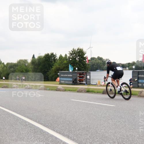 21.06.2025 - 27. Vierlanden-Triathlon H.Heesch http://msf.ph/oto/8011642 15.06.2025 13:10:14 Radfahren 1222 meine-sportfotos.de