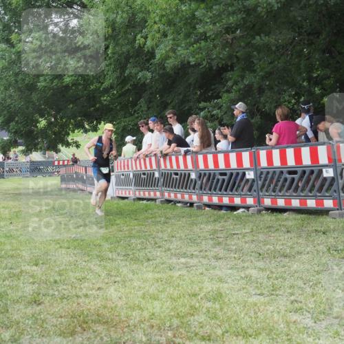 21.06.2025 - 27. Vierlanden-Triathlon KatJ http://msf.ph/oto/8011645 15.06.2025 13:06:47 Ziel 654 meine-sportfotos.de