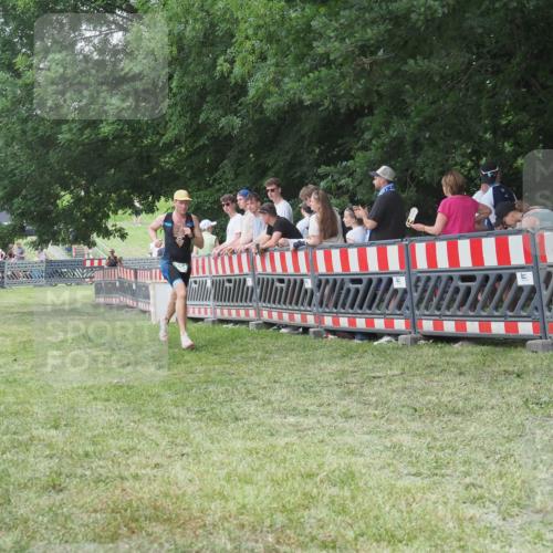 21.06.2025 - 27. Vierlanden-Triathlon KatJ http://msf.ph/oto/8011649 15.06.2025 13:06:47 Ziel 654 meine-sportfotos.de