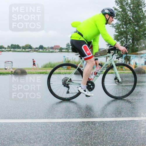 21.06.2025 - 27. Vierlanden-Triathlon H.Heesch http://msf.ph/oto/8011651 15.06.2025 14:03:38 Radfahren 1262 meine-sportfotos.de