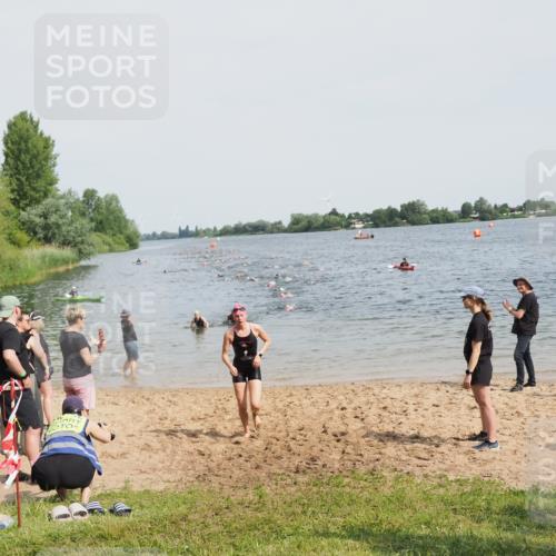 21.06.2025 - 27. Vierlanden-Triathlon MichiJ http://msf.ph/oto/8011652 15.06.2026 10:14:11 Schwimmen 475, 632 meine-sportfotos.de