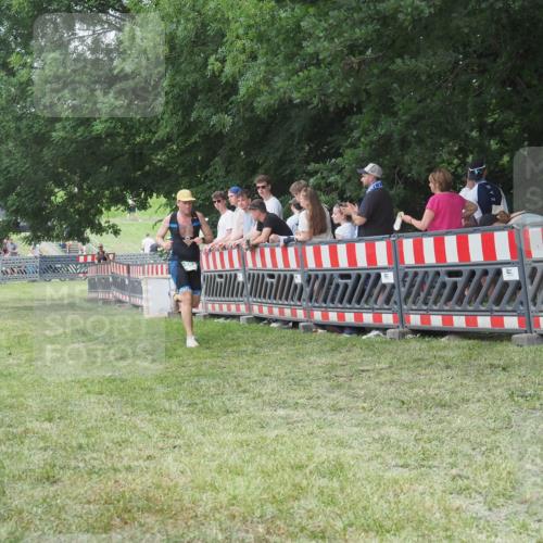 21.06.2025 - 27. Vierlanden-Triathlon KatJ http://msf.ph/oto/8011657 15.06.2025 13:06:47 Ziel 654 meine-sportfotos.de
