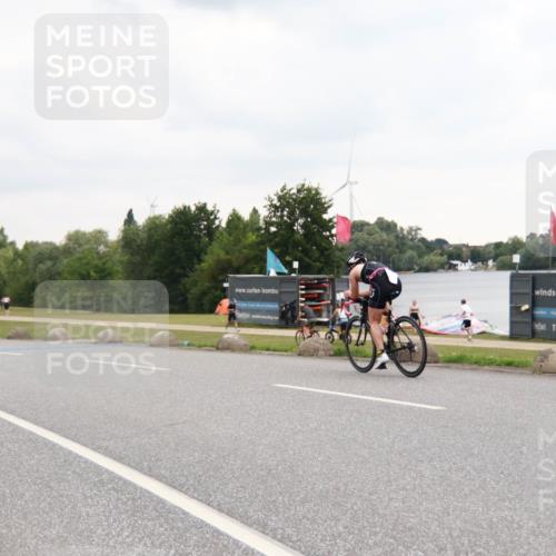 21.06.2025 - 27. Vierlanden-Triathlon H.Heesch http://msf.ph/oto/8011658 15.06.2025 13:10:19 Radfahren 1174, 1222 meine-sportfotos.de