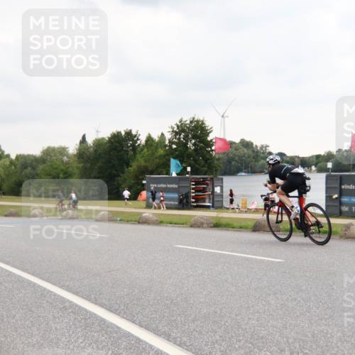 21.06.2025 - 27. Vierlanden-Triathlon H.Heesch http://msf.ph/oto/8011672 15.06.2025 13:10:23 Radfahren 1174 meine-sportfotos.de