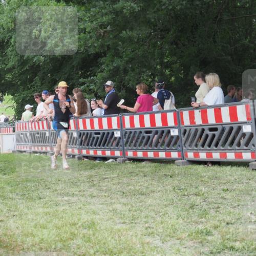 21.06.2025 - 27. Vierlanden-Triathlon KatJ http://msf.ph/oto/8011678 15.06.2025 13:06:48 Ziel 654 meine-sportfotos.de