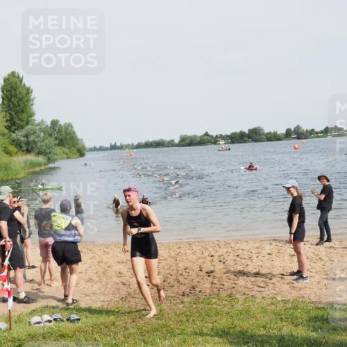 21.06.2025 - 27. Vierlanden-Triathlon MichiJ http://msf.ph/oto/8011690 15.06.2026 10:14:12 Schwimmen 475, 632 meine-sportfotos.de