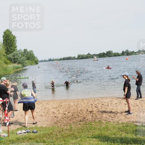 21.06.2025 - 27. Vierlanden-Triathlon MichiJ http://msf.ph/oto/8011716 15.06.2026 10:14:14 Schwimmen 482, 632 meine-sportfotos.de