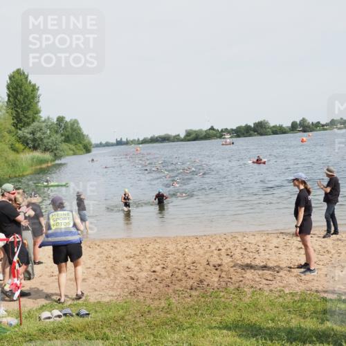 21.06.2025 - 27. Vierlanden-Triathlon MichiJ http://msf.ph/oto/8011722 15.06.2026 10:14:15 Schwimmen 482, 632 meine-sportfotos.de