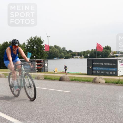 15.06.2025 - 27. Vierlanden-Triathlon H.Heesch http://msf.ph/oto/8011728 15.06.2025 11:04:33 Radfahren 466, 568, 755 meine-sportfotos.de