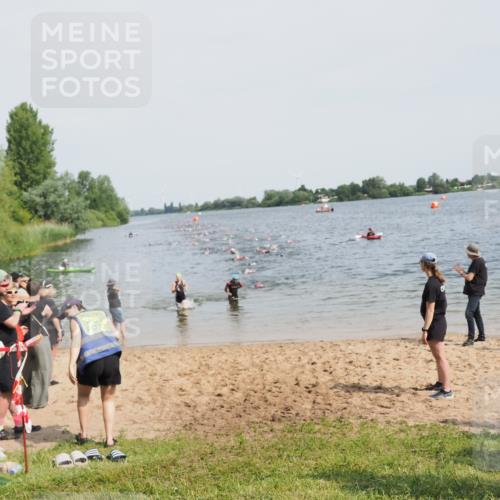 21.06.2025 - 27. Vierlanden-Triathlon MichiJ http://msf.ph/oto/8011737 15.06.2026 10:14:15 Schwimmen 482, 632 meine-sportfotos.de