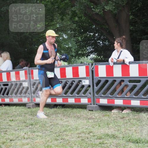21.06.2025 - 27. Vierlanden-Triathlon KatJ http://msf.ph/oto/8011760 15.06.2025 13:06:50 Ziel 654 meine-sportfotos.de