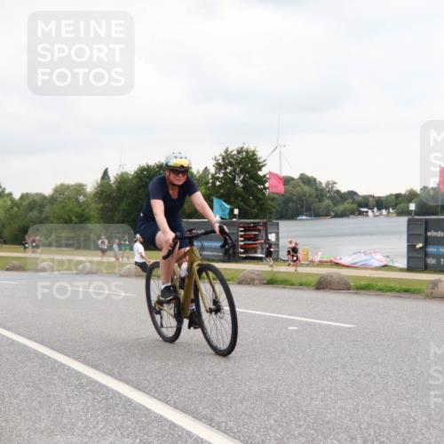 21.06.2025 - 27. Vierlanden-Triathlon H.Heesch http://msf.ph/oto/8011764 15.06.2025 13:11:00 Radfahren 937 meine-sportfotos.de
