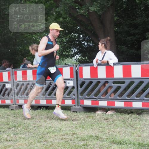 21.06.2025 - 27. Vierlanden-Triathlon KatJ http://msf.ph/oto/8011765 15.06.2025 13:06:50 Ziel 654 meine-sportfotos.de