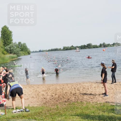 21.06.2025 - 27. Vierlanden-Triathlon MichiJ http://msf.ph/oto/8011768 15.06.2026 10:14:16 Schwimmen 482, 618, 632 meine-sportfotos.de