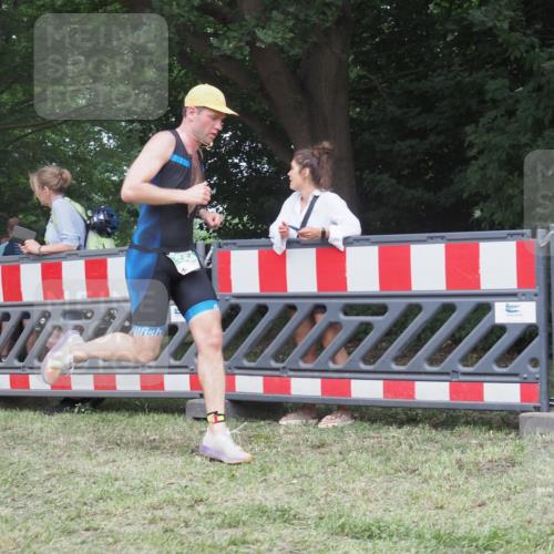 21.06.2025 - 27. Vierlanden-Triathlon KatJ http://msf.ph/oto/8011772 15.06.2025 13:06:50 Ziel 654 meine-sportfotos.de