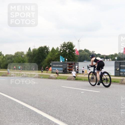21.06.2025 - 27. Vierlanden-Triathlon H.Heesch http://msf.ph/oto/8011775 15.06.2025 13:11:06 Radfahren  meine-sportfotos.de