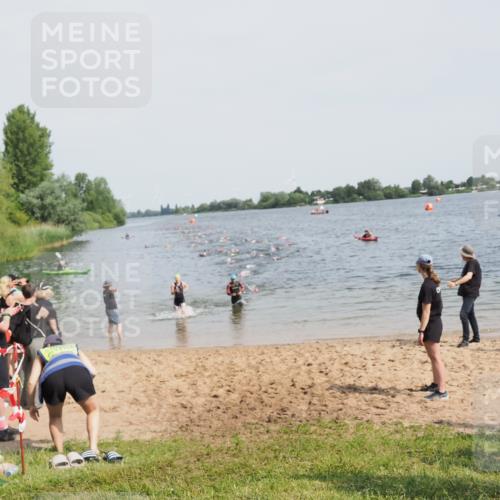 21.06.2025 - 27. Vierlanden-Triathlon MichiJ http://msf.ph/oto/8011778 15.06.2026 10:14:16 Schwimmen 482, 618, 632 meine-sportfotos.de