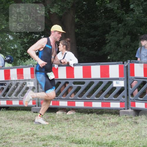 21.06.2025 - 27. Vierlanden-Triathlon KatJ http://msf.ph/oto/8011781 15.06.2025 13:06:50 Ziel 654 meine-sportfotos.de
