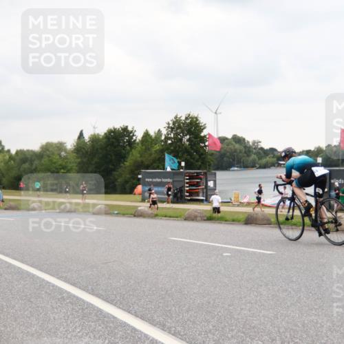 21.06.2025 - 27. Vierlanden-Triathlon H.Heesch http://msf.ph/oto/8011785 15.06.2025 13:11:07 Radfahren 1230 meine-sportfotos.de
