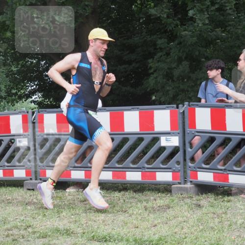 21.06.2025 - 27. Vierlanden-Triathlon KatJ http://msf.ph/oto/8011788 15.06.2025 13:06:50 Ziel 654 meine-sportfotos.de