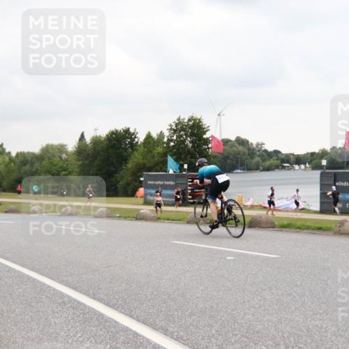 21.06.2025 - 27. Vierlanden-Triathlon H.Heesch http://msf.ph/oto/8011794 15.06.2025 13:11:07 Radfahren 1230 meine-sportfotos.de